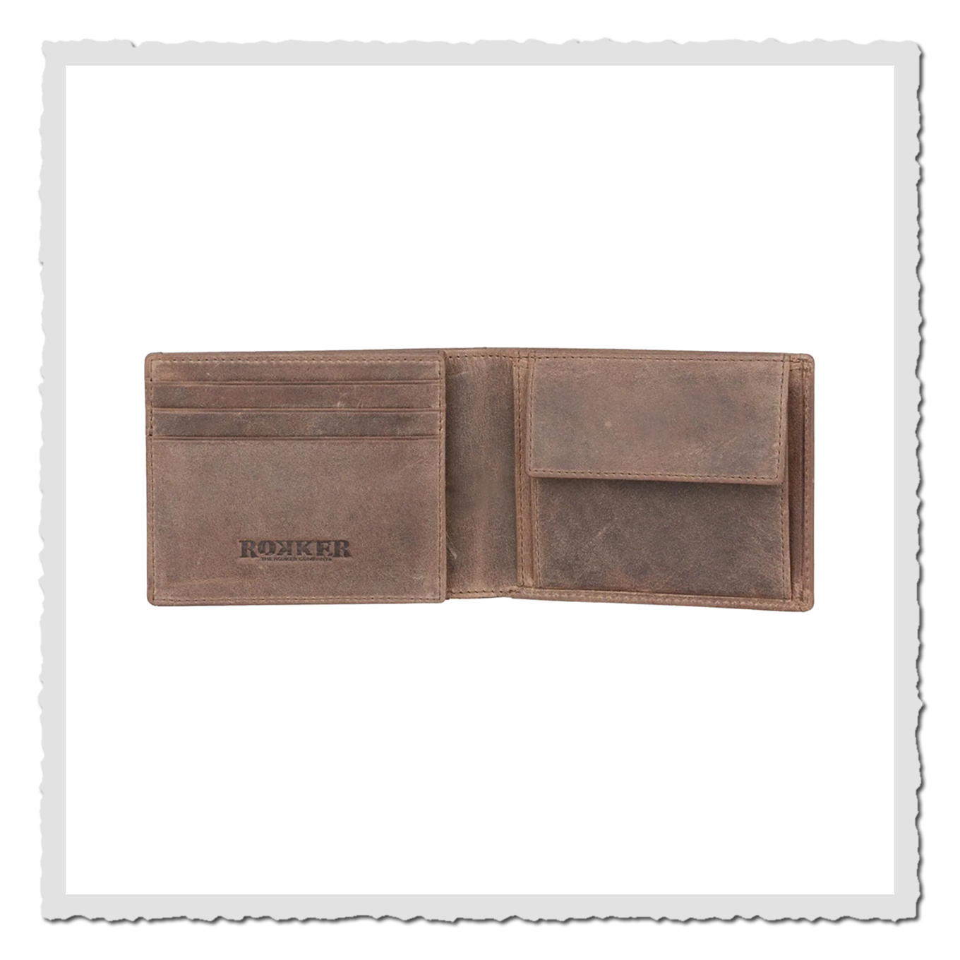 Geöffnete braune Leder-Geldbörse, links Kartenfächer, rechts Klappe fürs Münzfach, freigestellt auf weißem Hintergrund.